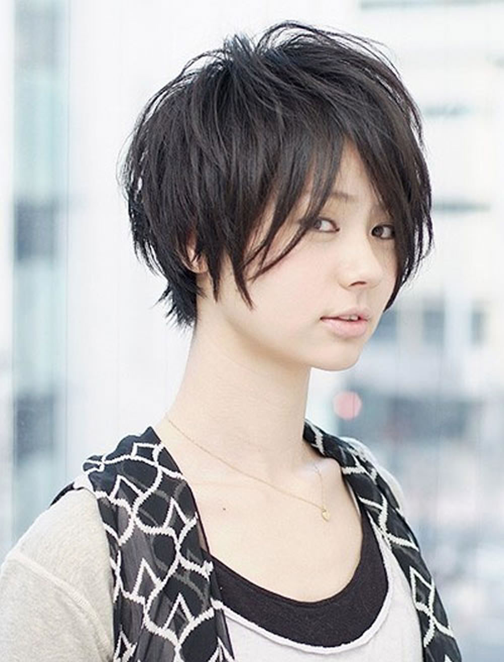 https://www.sensod.com/images/media/s/16/short-hairstyles-for-asian-women-1-2018081607021177_large.jpg